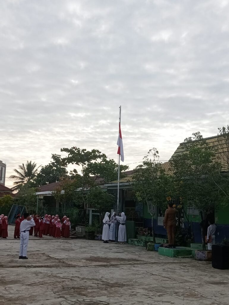 Program Pembina Upacara di SD Muhammadiyah 1 Bontang, Lurah hingga Takmir Masjid Turut Berperan