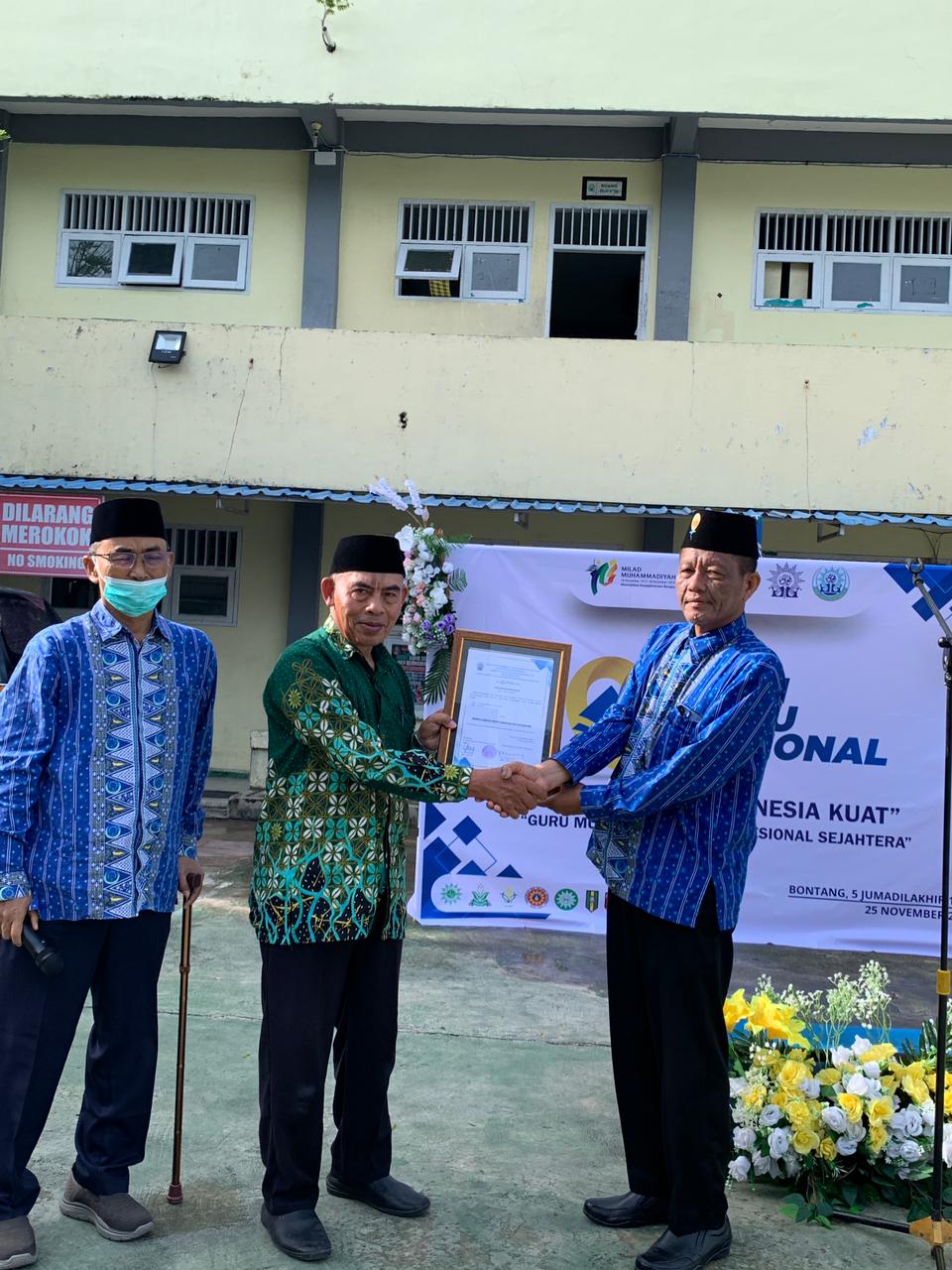 FGM Bontang Gelar Apel Hari Guru Nasional 2025, Tekankan Penguasaan Coding dan AI