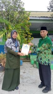 PDM Bontang Jadi Pembina Upacara di SD Musa