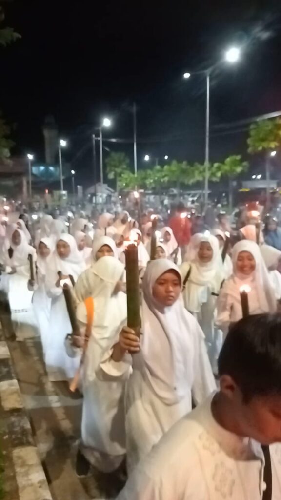 Semarak Ramadan di Bontang, SD MUTUPLUS Turut Meriahkan Pawai Obor