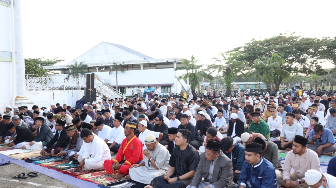 Dihadiri Wawali Bontang, Salat Id di Stadion Bessai Berinta Dipadati Jemaah